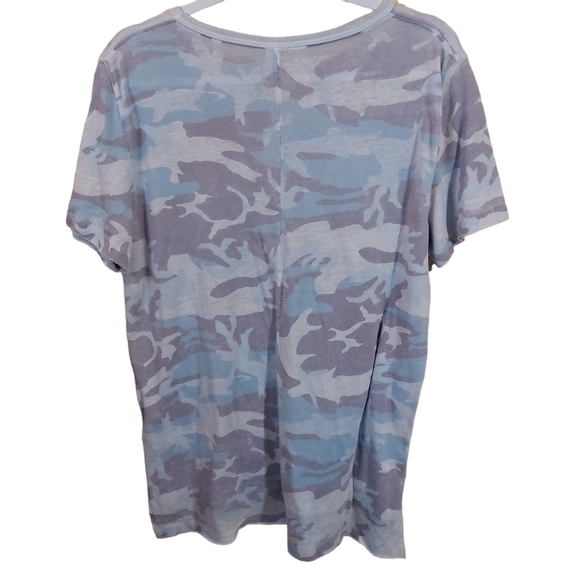 𝅺WE THE FREE LADIES SHORT SLEEVE CAMO PRINT TEE- SP - Picture 3 of 5